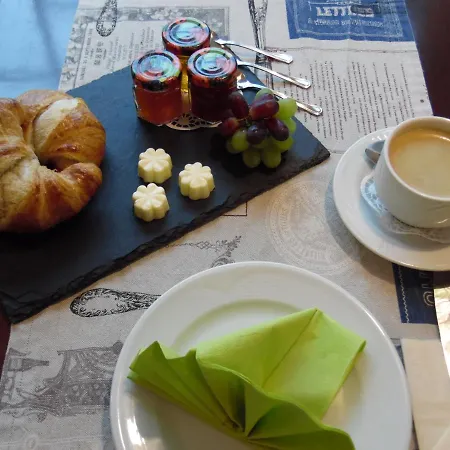 Hotel Caefchen ホテル *